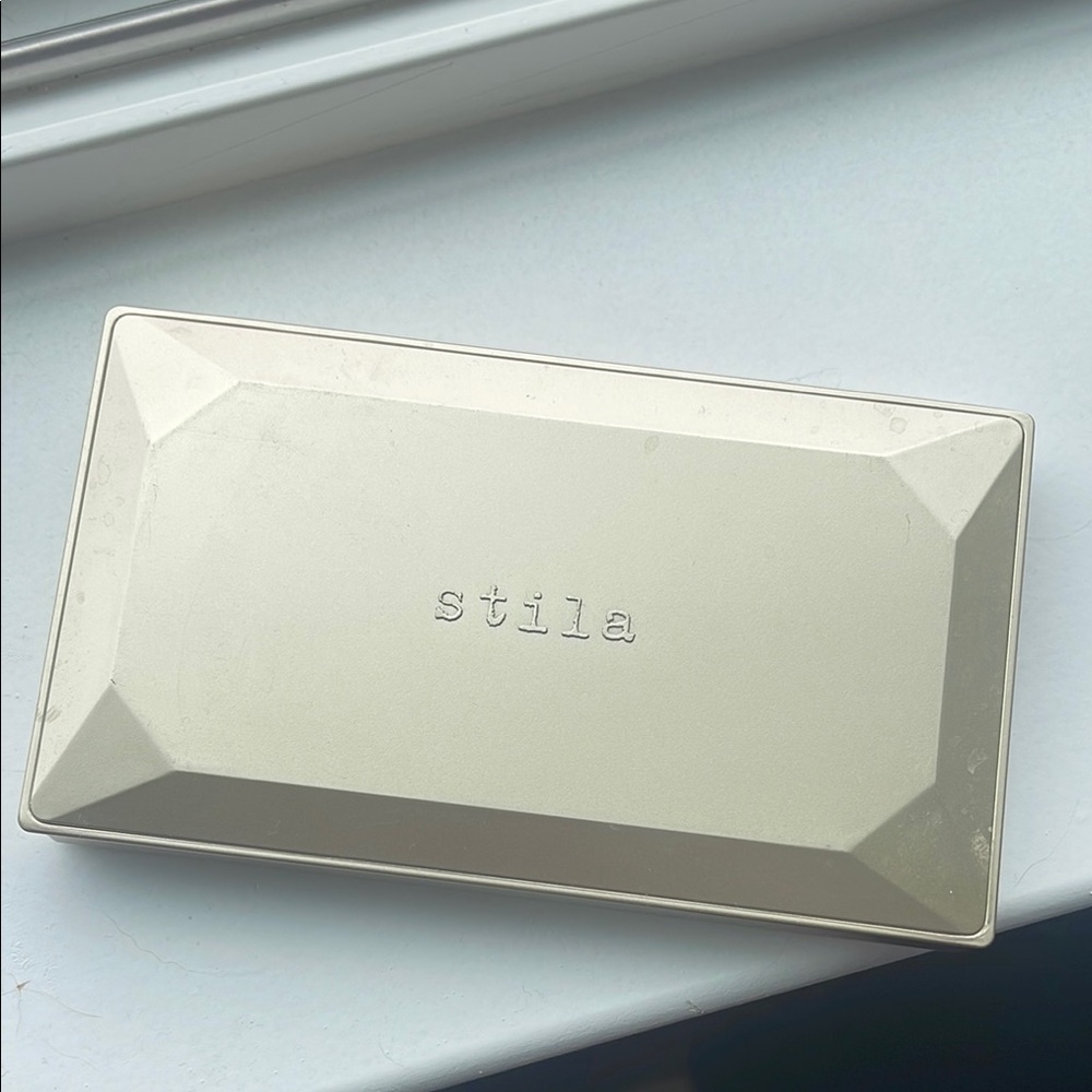 Stila Blue Realm Velvet Eye Shadow Palette